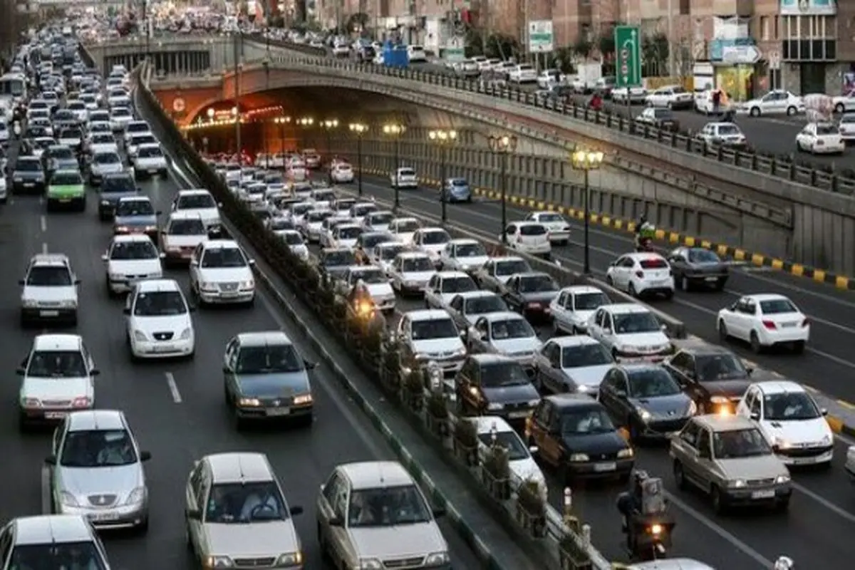 ترافیک پایتخت در صبح بارانی یکشنبه/ آبگرفتگی در آزادراه کرج - تهران
