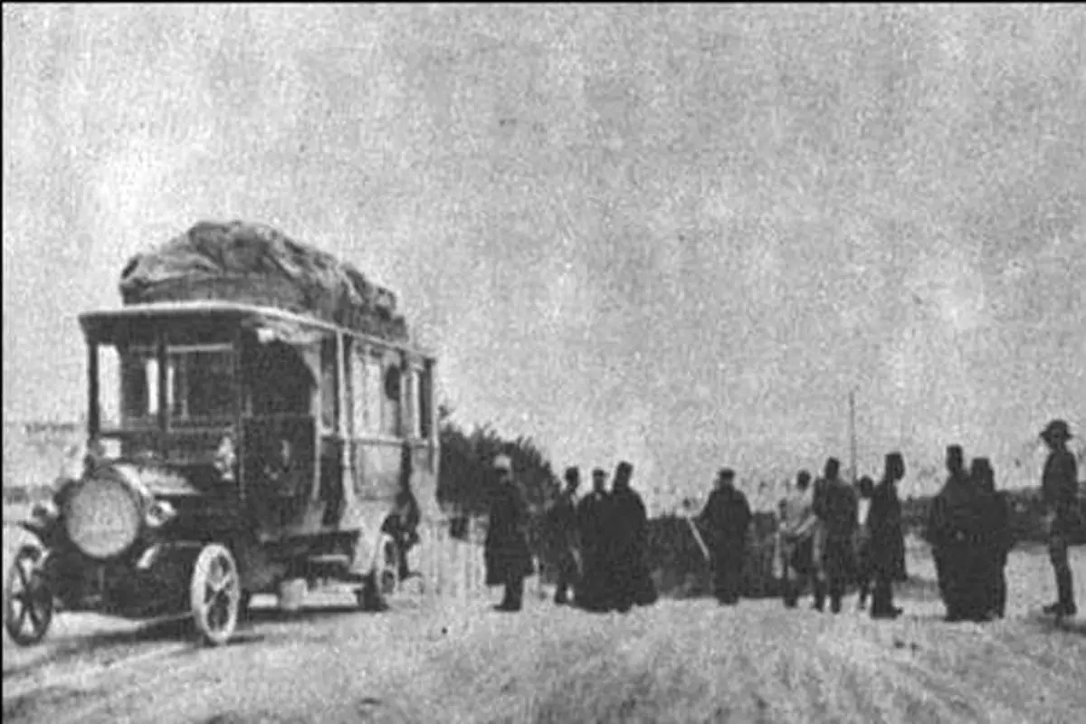 اولین اتوبوسی که وارد ایران شد + عکس