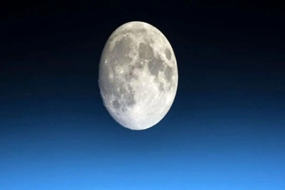 منظره‌ای شگفت انگیز از ماه کامل از زاویه دید ایستگاه فضایی بین‌المللی + عکس