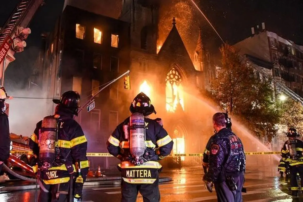 کلیسای تاریخی نیویورک در آتش سوخت + فیلم
