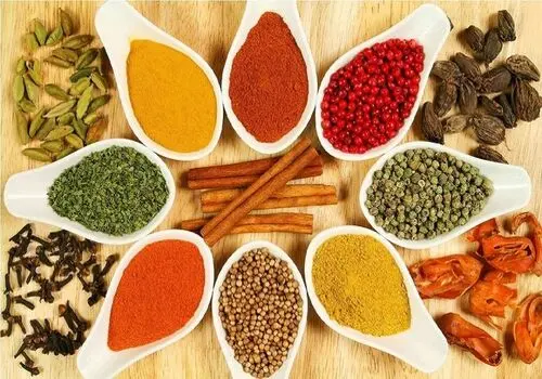 ادویه خورشت بامیه برای داشتن خورشی غلیظ و خوشمزه