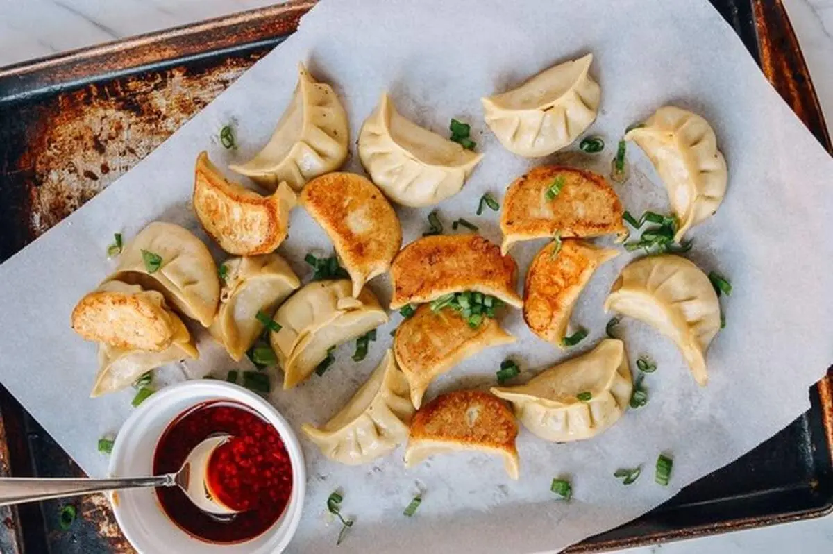 طرز تهیه پیراشکی مرغ خوشمزه با خمیر جادویی