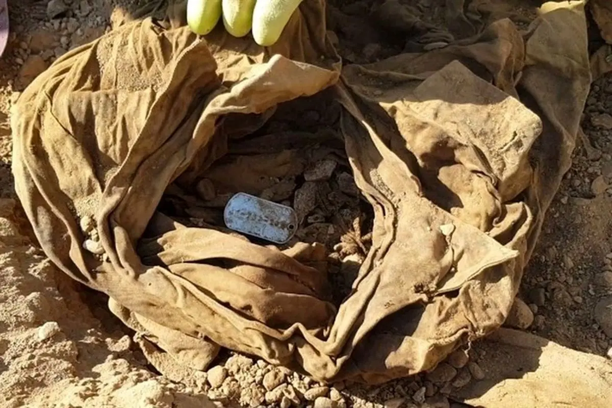 کشف پیکر مطهر ۲۱ شهید دفاع مقدس در خاک عراق+فیلم