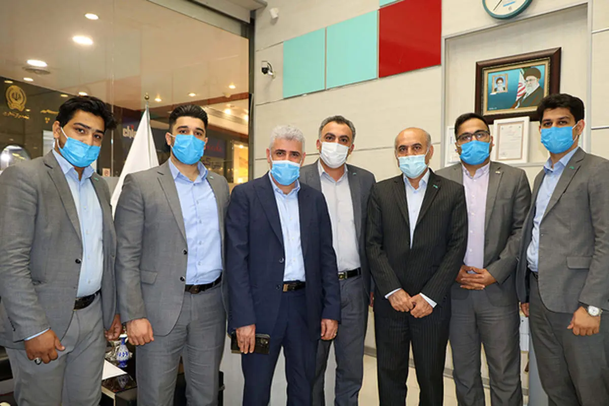 بازدید سرزده رییس هیئت مدیره بانک دی از شعبه کیش