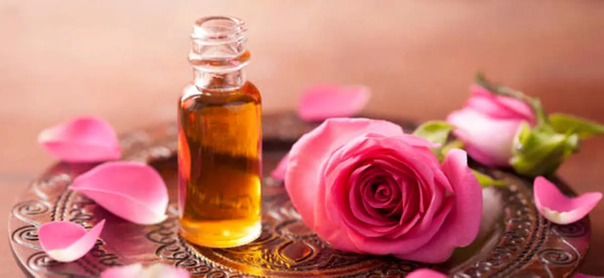 خواص شگفت انگیز و معجزات گلاب برای زیبایی پوست
