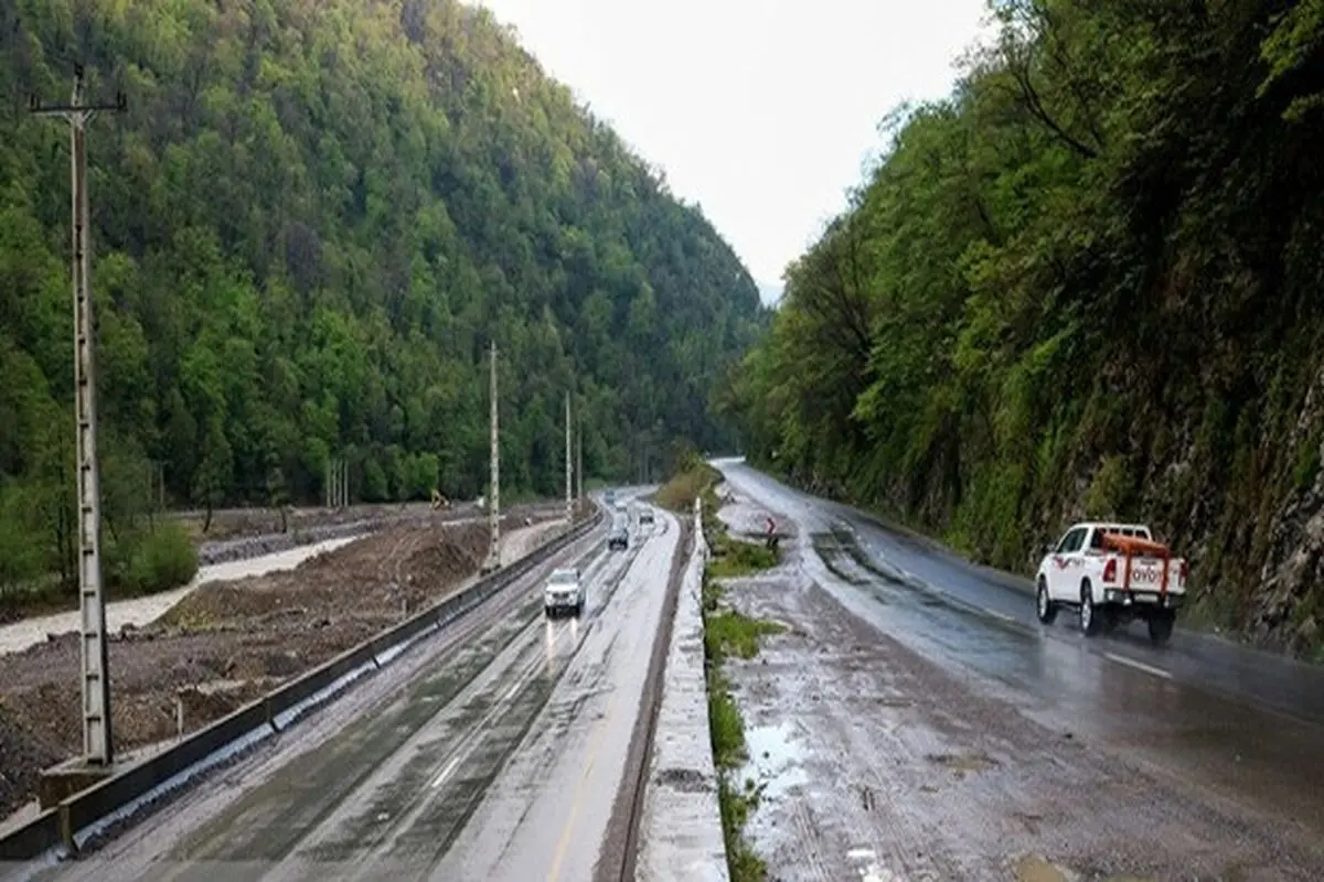 بارش باران در جاده‌های ۴ استان کشور