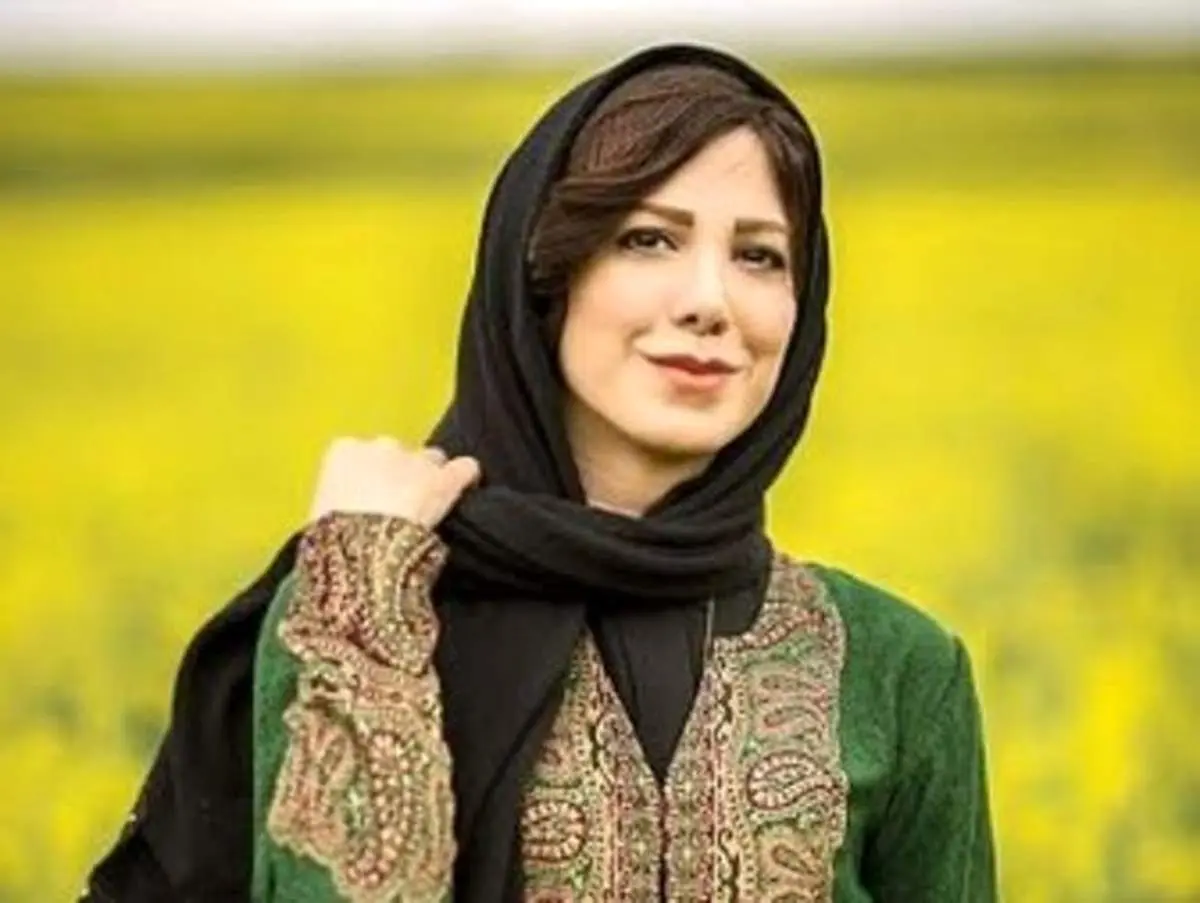 حرکت عجیب خانم مجری که جنجال به پا کرد!+عکس