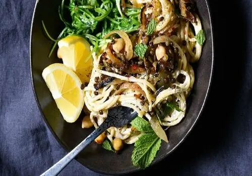 طرز تهیه سس سیر؛ چاشنی محبوب آشپزخانه

