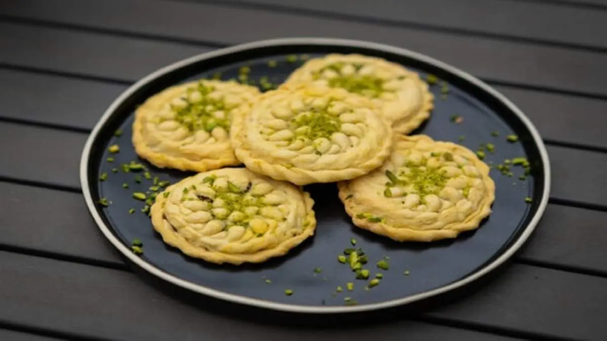 طرز تهیه شیرینی کلمپه کرمانی به روش سنتی