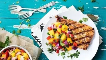 طرز تهیه سالمون کبابی با سس سالسا مخصوص