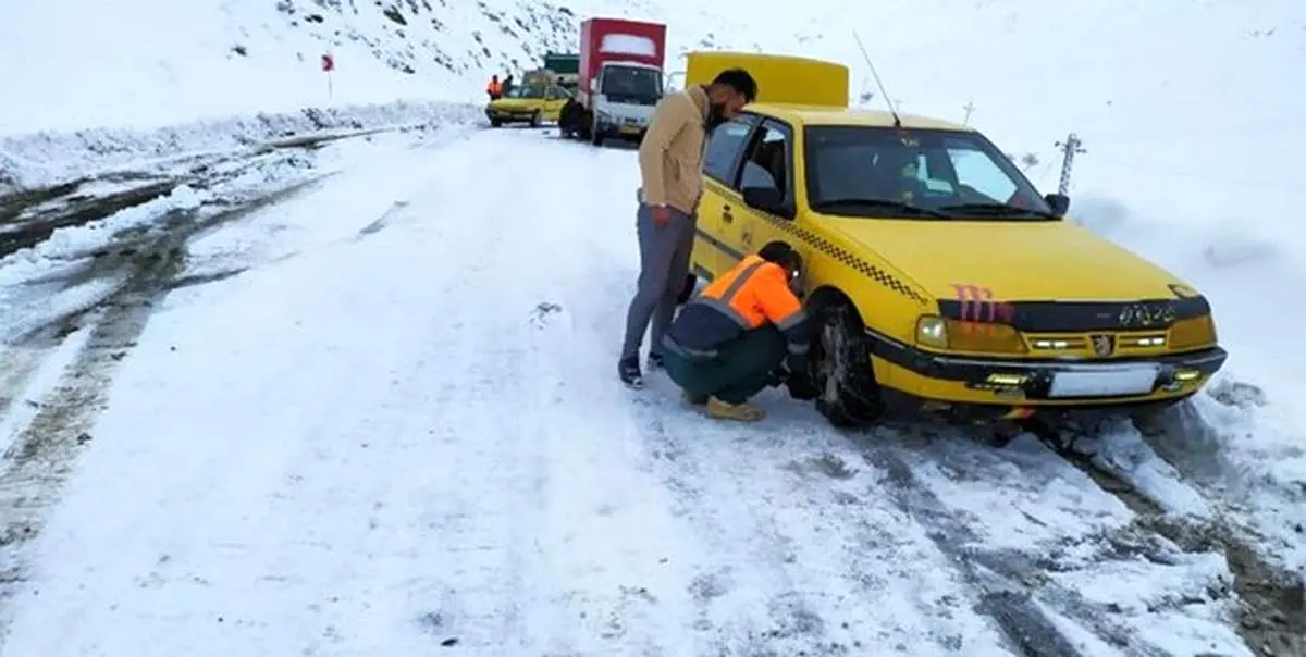 برف و باران در جادههای ۱۳ استان / ضرورت تجهیز خودروها به زنجیرچرخ