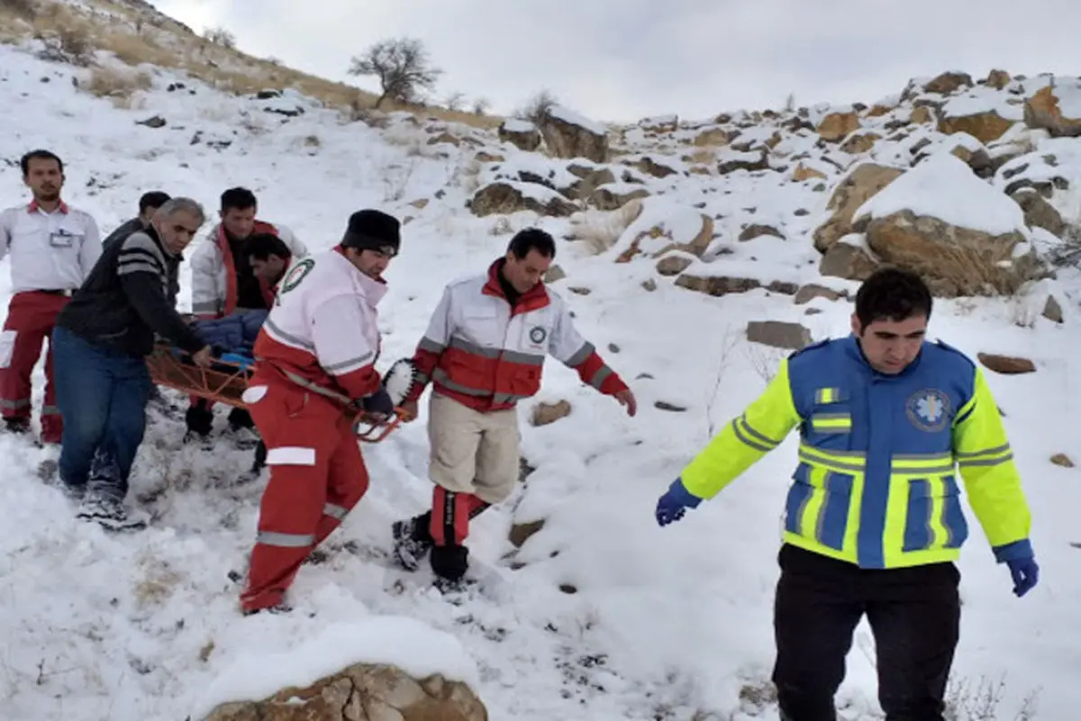 نجات جان ۵ کوهنورد گمشده در ارتفاعات اشترانکوه