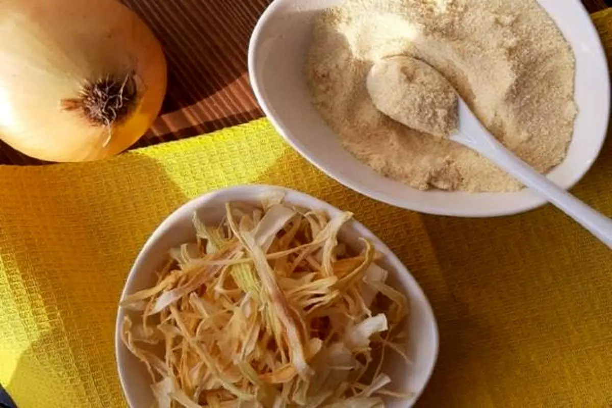 طرز تهیه پودر پیاز خانگی در فر، ماکروفر یا در آفتاب