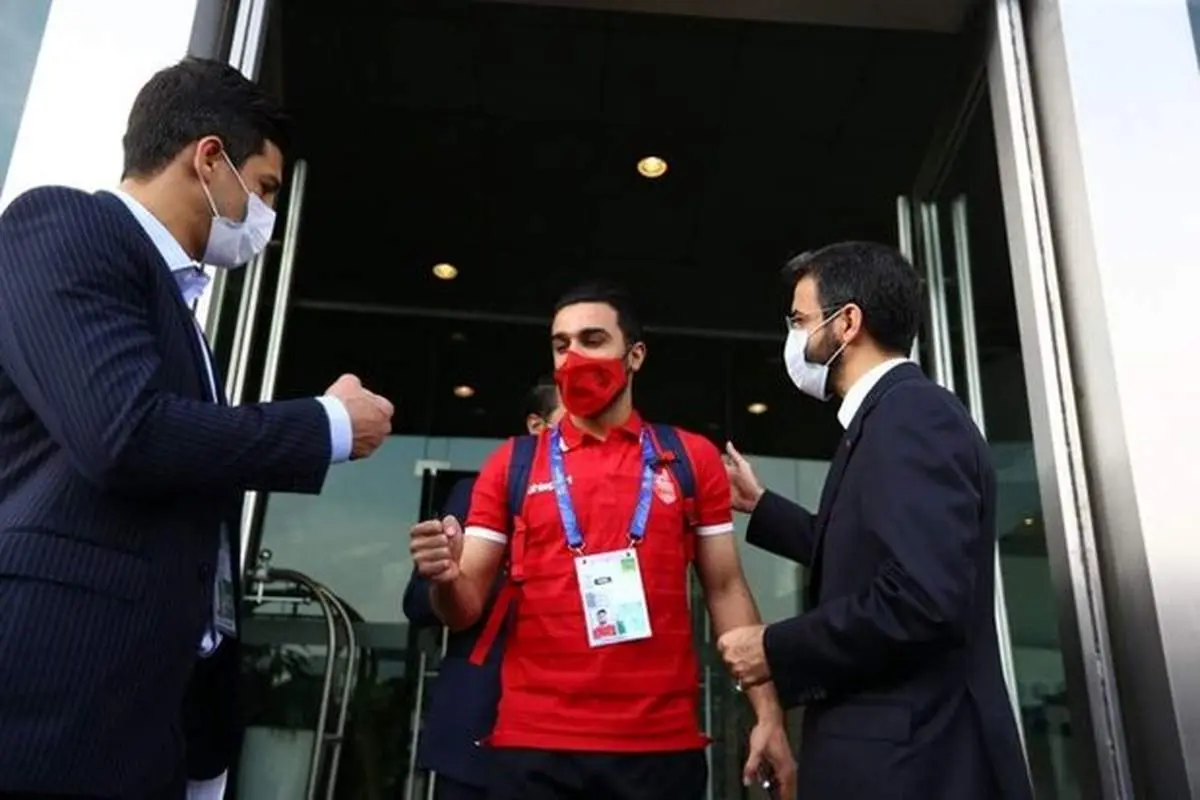 کاروان پرسپولیس وارد ورزشگاه "الجنوب" شد
