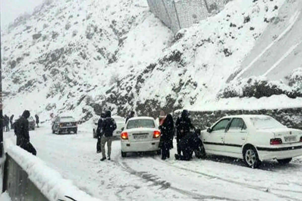 بارش سنگین برف و کولاک در جاده کرج چالوس