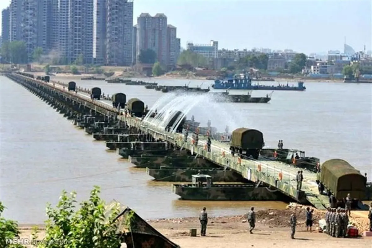 ساخت پل ۱۱۵۰ متری روی رودخانه طی ۲۶ دقیقه توسط ارتش چین + فیلم