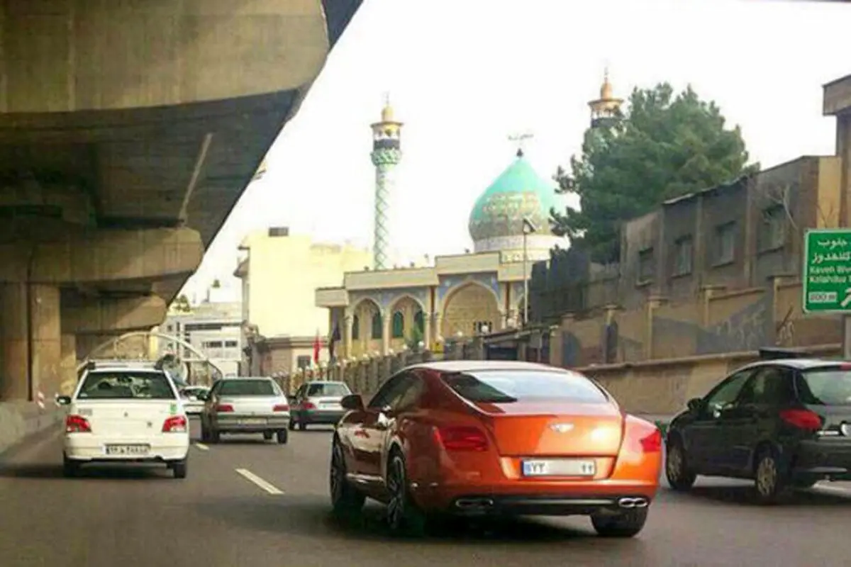 ویراژ اتومبیل ۱۳ میلیاردی در خیابان‌های تهران+ فیلم