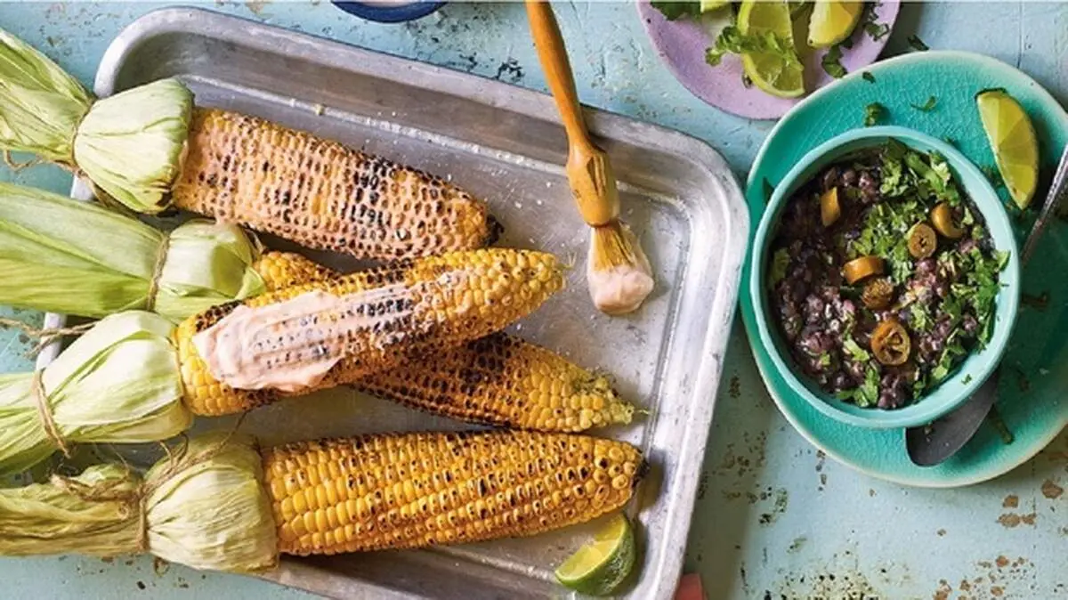طرز تهیه بلال تنوری با سالاد لوبیا مکزیکی