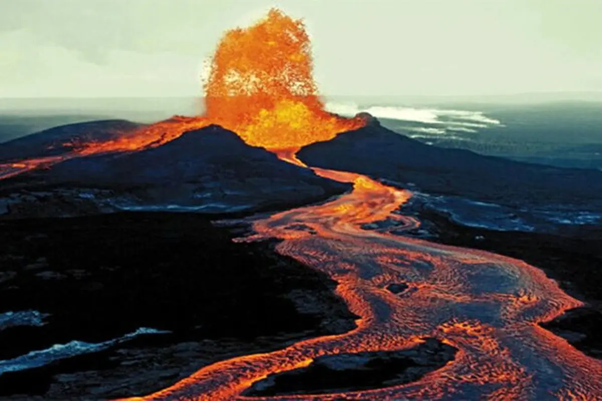 شکار لحظات هولناک فوران آتشفشان در هاوایی آمریکا + فیلم