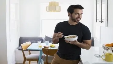 ایستاده غذا خوردن چه عوارضی دارد؟