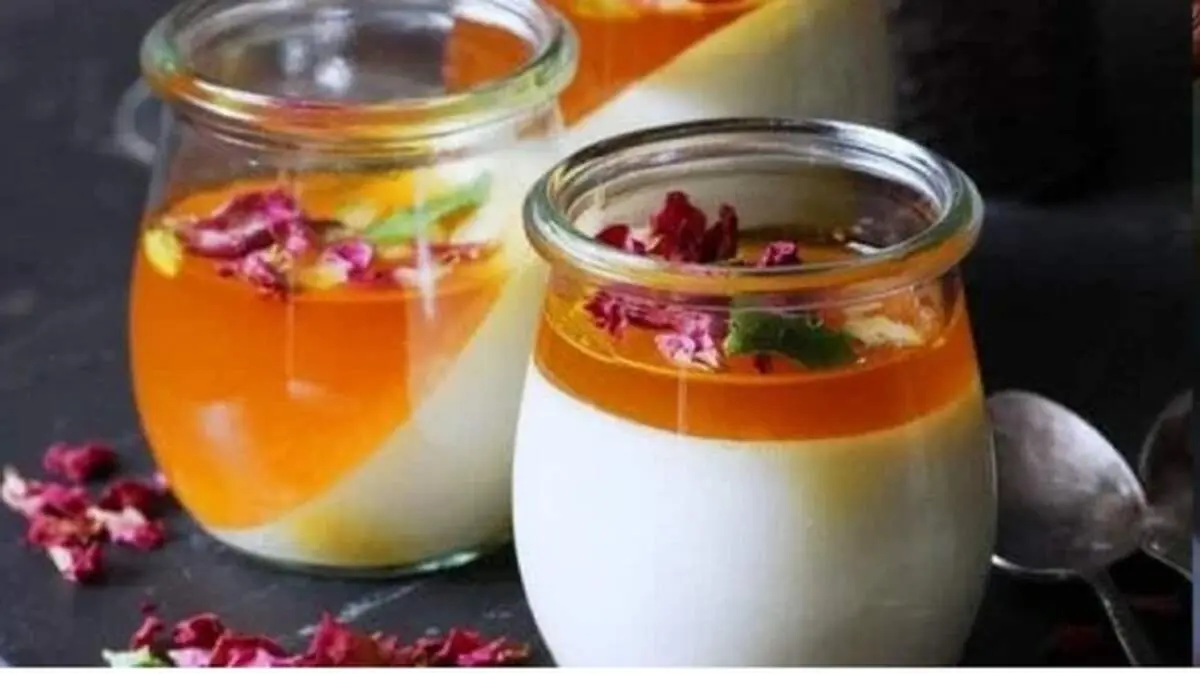 طرز تهیه فرنی خامه‌ای با ژله زعفرانی