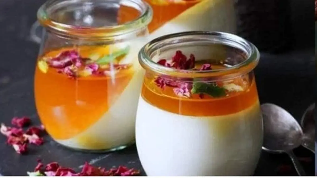 طرز تهیه فرنی خامه‌ای با ژله زعفرانی