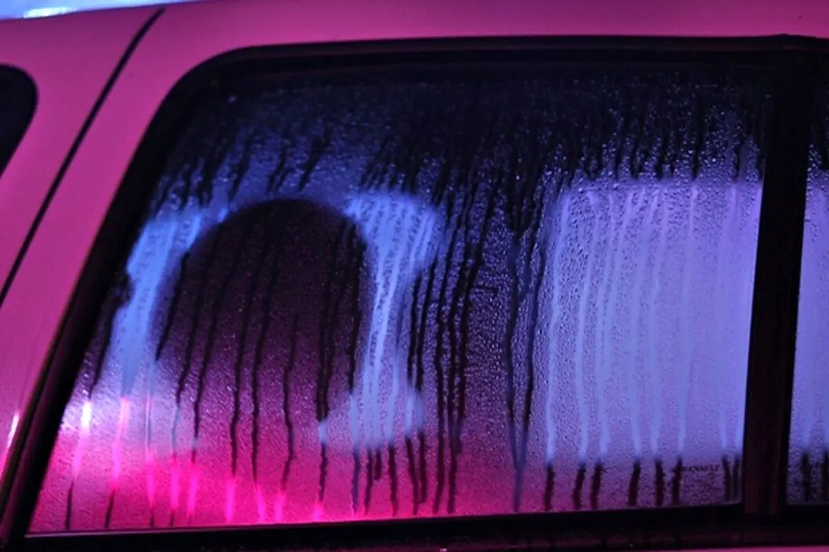 روش های جلوگیری از بخار گرفتن شیشه خودرو