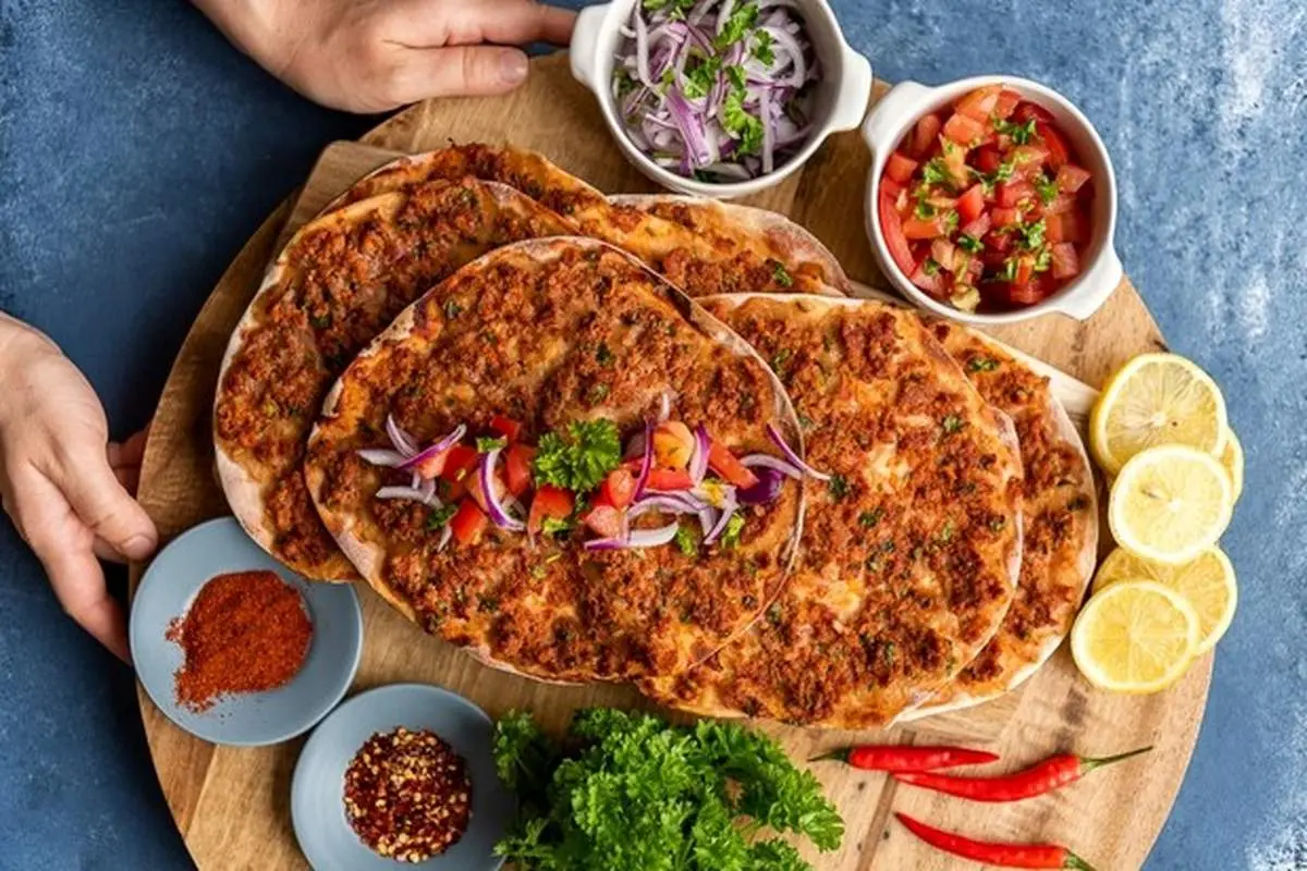 طرز تهیه لاه ماجون، پیتزای مدیترانه ای با گوشت