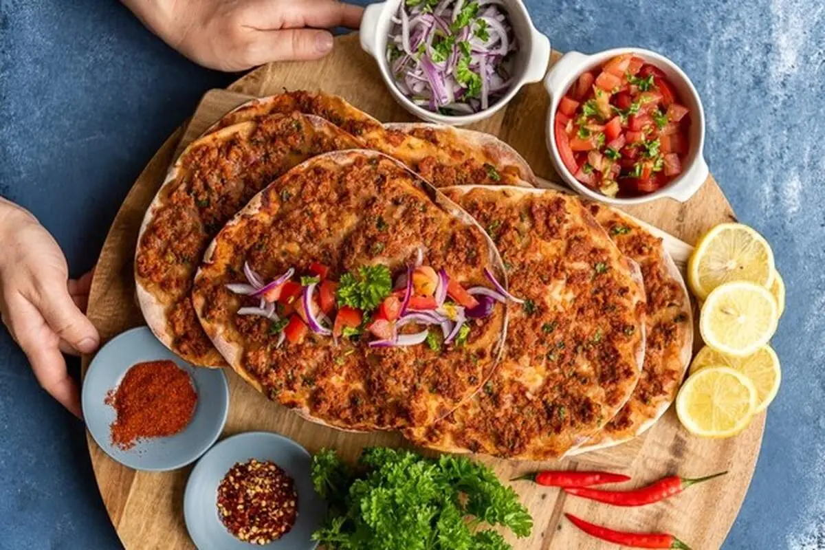 طرز تهیه لاه ماجون، پیتزای مدیترانه ای با گوشت