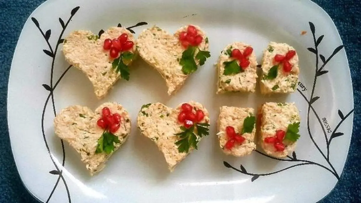 طرز تهیه راتا مرغ و بادام