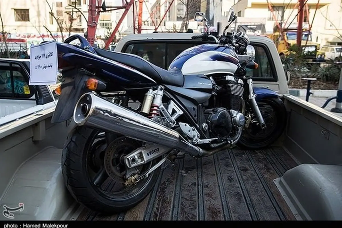 توقیف موتور سنگین ۱۴۰۰ سی. سی در خیابان فدائیان اسلام + تصاویر