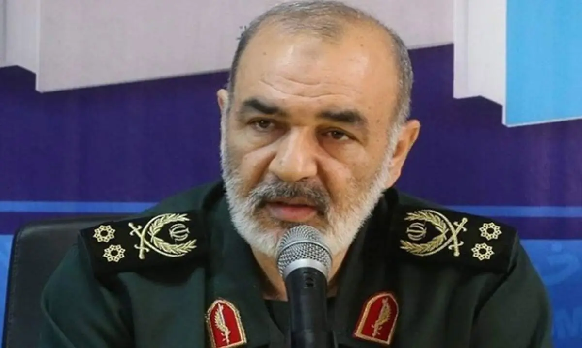 سردار سلامی در جزیره بوموسی: هیچ تهدید و تعرضی را رها نخواهیم کرد