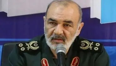 سردار سلامی در جزیره بوموسی: هیچ تهدید و تعرضی را رها نخواهیم کرد