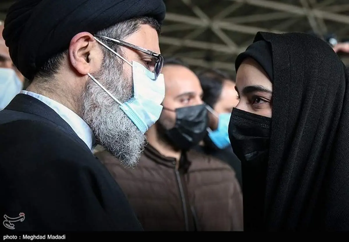 تصویر دختر سردار سلیمانی در کنار پدر همسرش