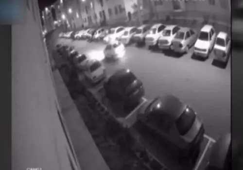 سرقت از صندوق عقب خودرو زیر 3 ثانیه + فیلم