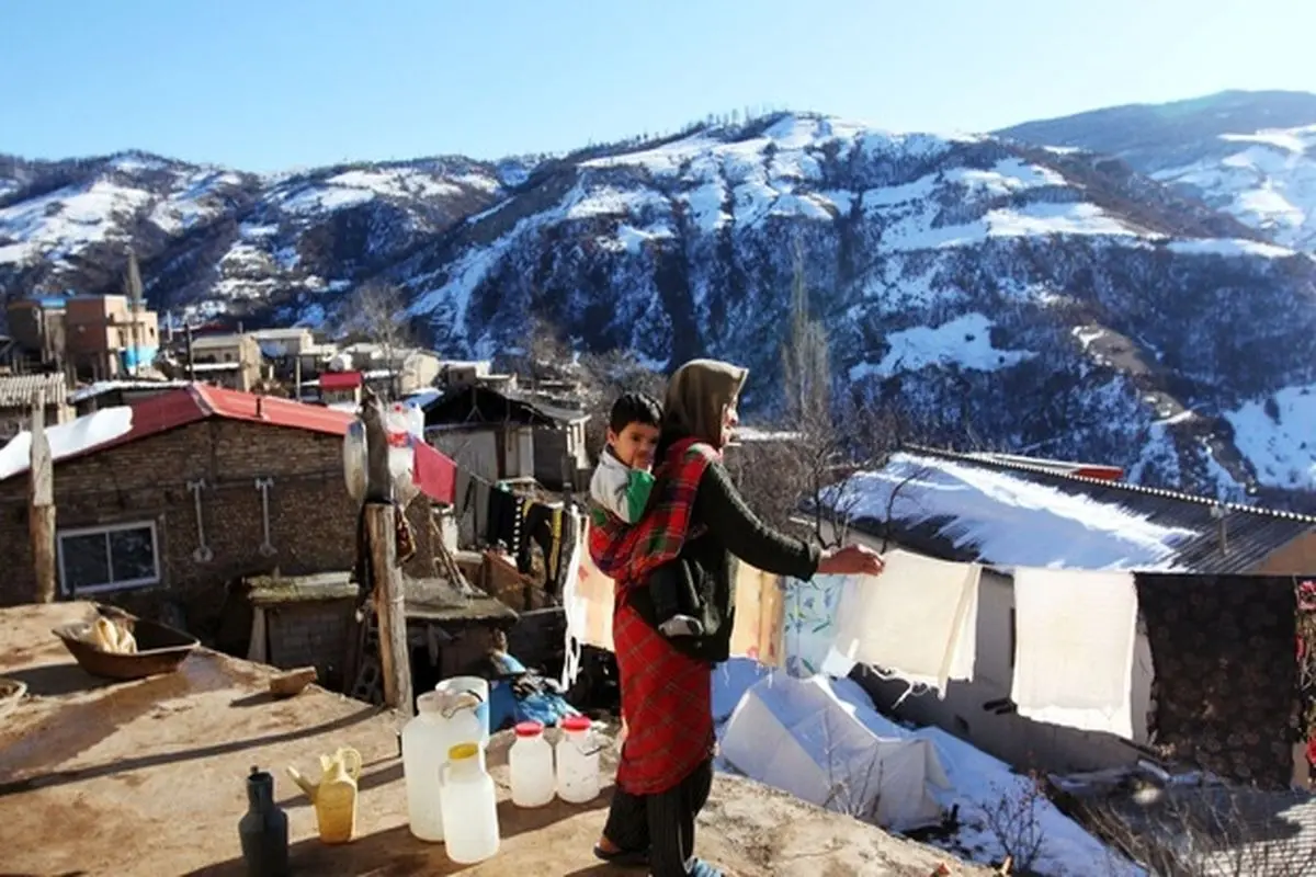 چادر نشینی زلزله زدگان رامیان در برف