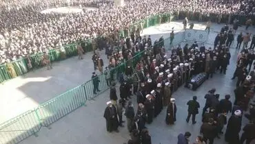 پیکر آیت‌الله مصباح یزدی در حرم حضرت معصومه(س) آرام گرفت