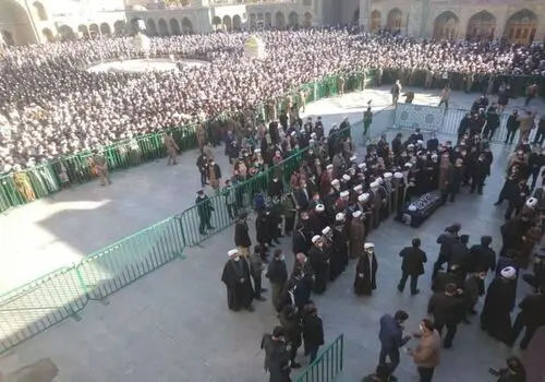 دیدگاه آیت الله مصباح یزدی به رئیس جمهوری که خیال پشتوانه مردمی دارد+ فیلم