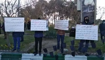 درخواست تندرو‌ها برای محاکمه روحانی و ظریف در تشییع مصباح +عکس