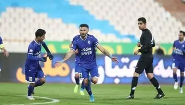 استقلال ۲ - آلومینیوم صفر؛ استقلال با صدرنشینی و بدون تلفات به دربی رسید