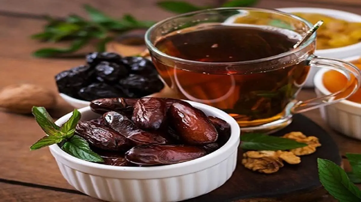 چرا نباید توت و خرما را با چای بخوریم؟