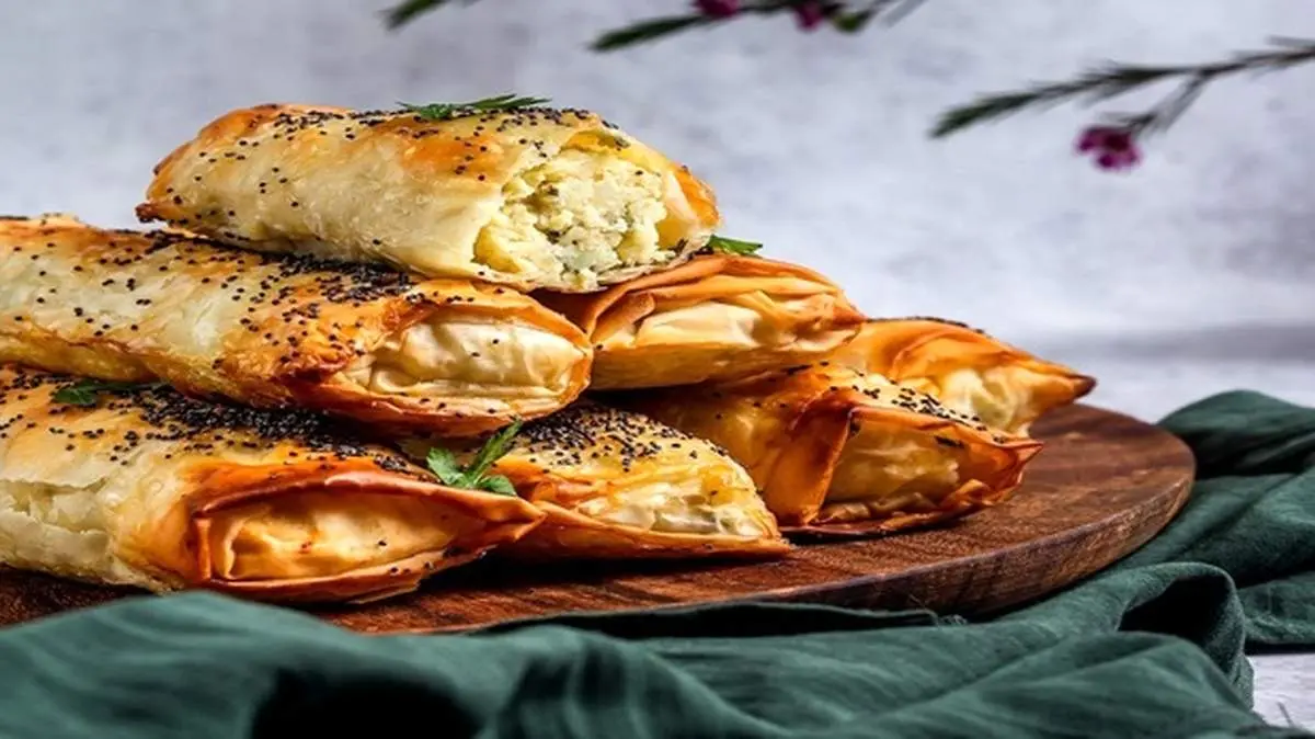 طرز تهیه بورک ترکی مرغ و قارچ