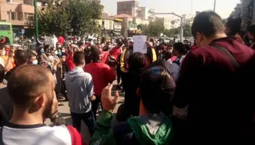 دستگیری هوادار پرسپولیس در تجمع مقابل ساختمان باشگاه+عکس