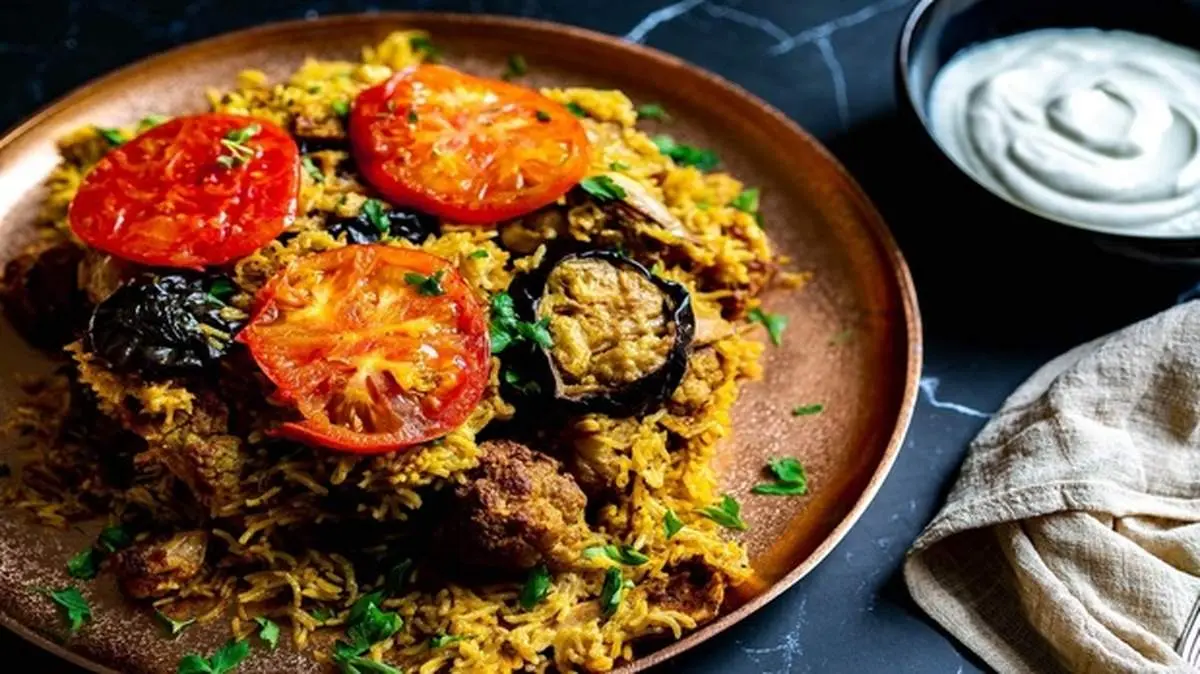 طرز تهیه مقلوبه پلو مرغ و بادمجان، غذای عربی