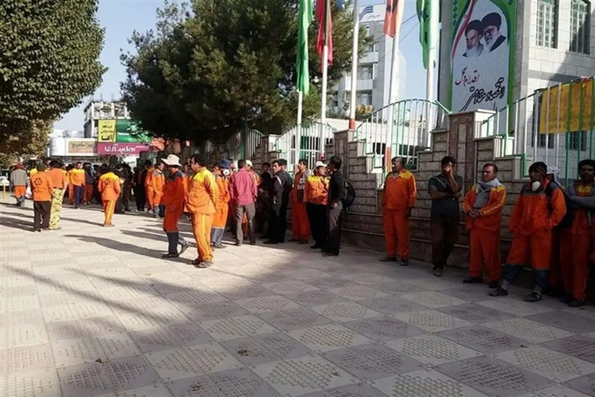 اخراج کارگران خدمات شهرداری یاسوج به دلیل اعتراض به حقوق عقب افتاده! + فیلم