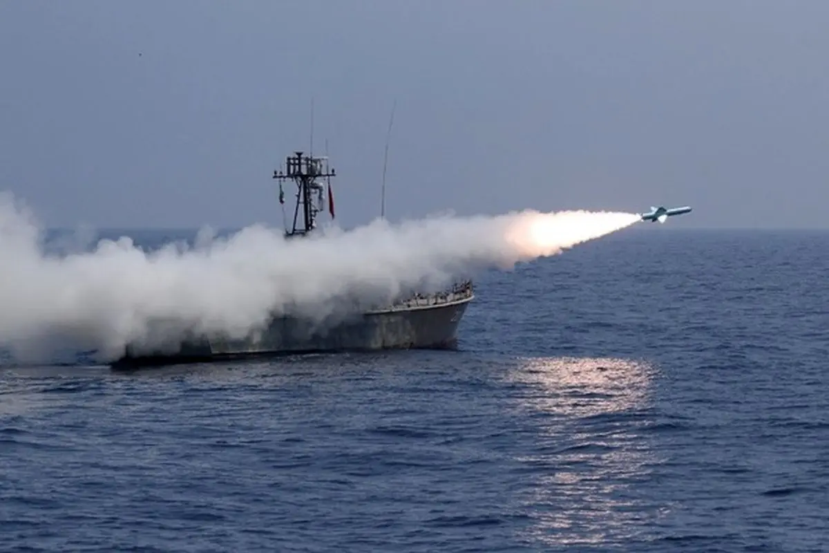 شلیک انواع موشک‌های کروز دریایی در رزمایش اقتدار دریایی ۹۹ نداجا + عکس