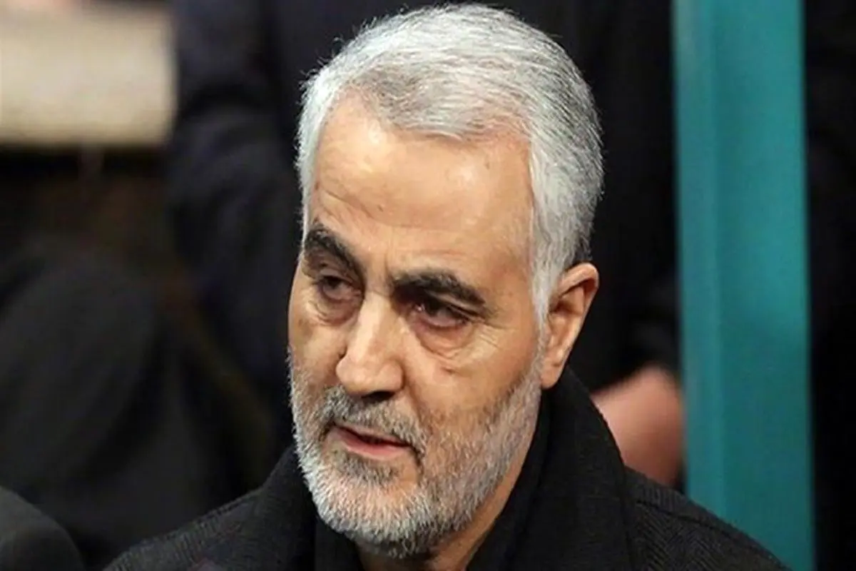 قاب عکس حاج قاسم سلیمانی در مراسم فاطمیه در کنار رهبر انقلاب