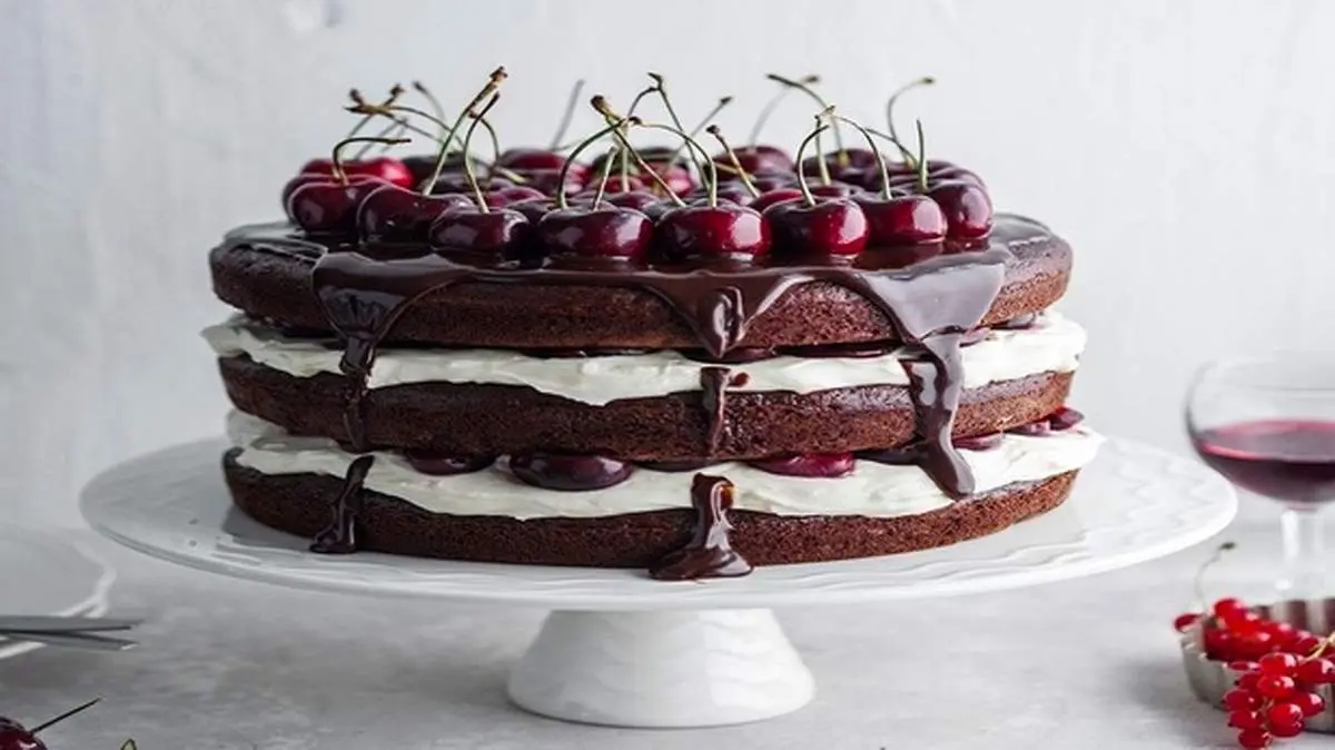 طرز تهیه کیک شکلاتی جنگل سیاه