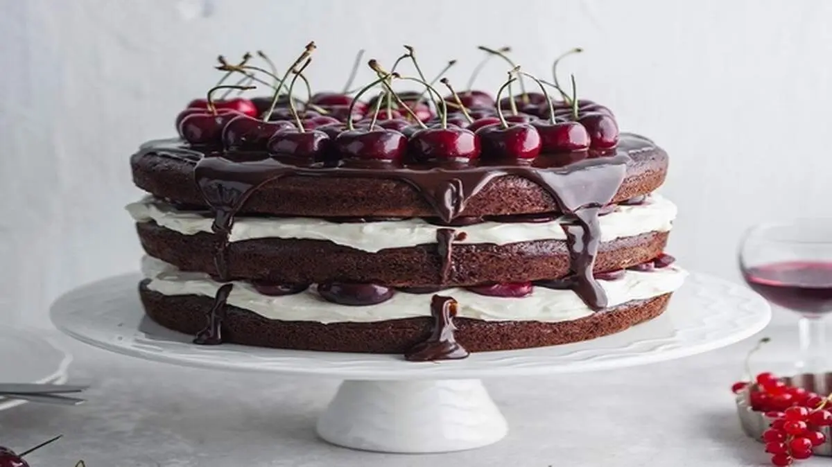 طرز تهیه کیک شکلاتی جنگل سیاه