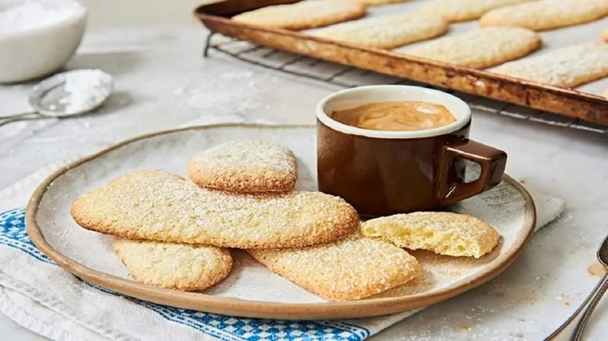 طرز تهیه ساده بیسکویت لیدی فینگر